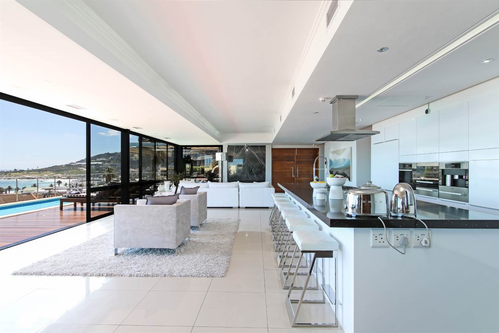 4 Bed House in Camps Bay photo number 14