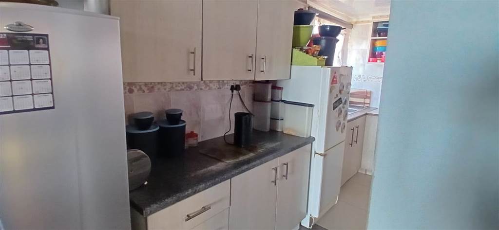 3 Bed House in Kagiso photo number 7