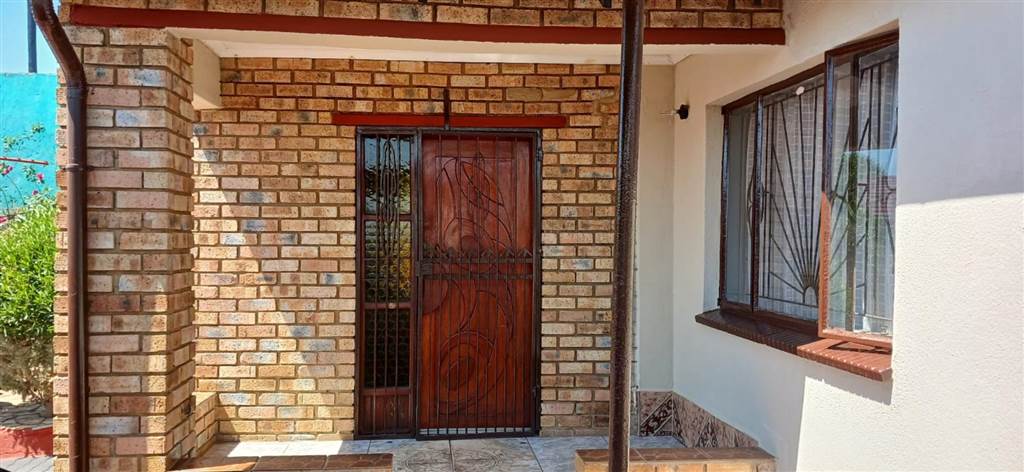 3 Bed House in Kagiso photo number 17