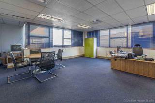 582  m² Commercial space in East London Central photo number 3