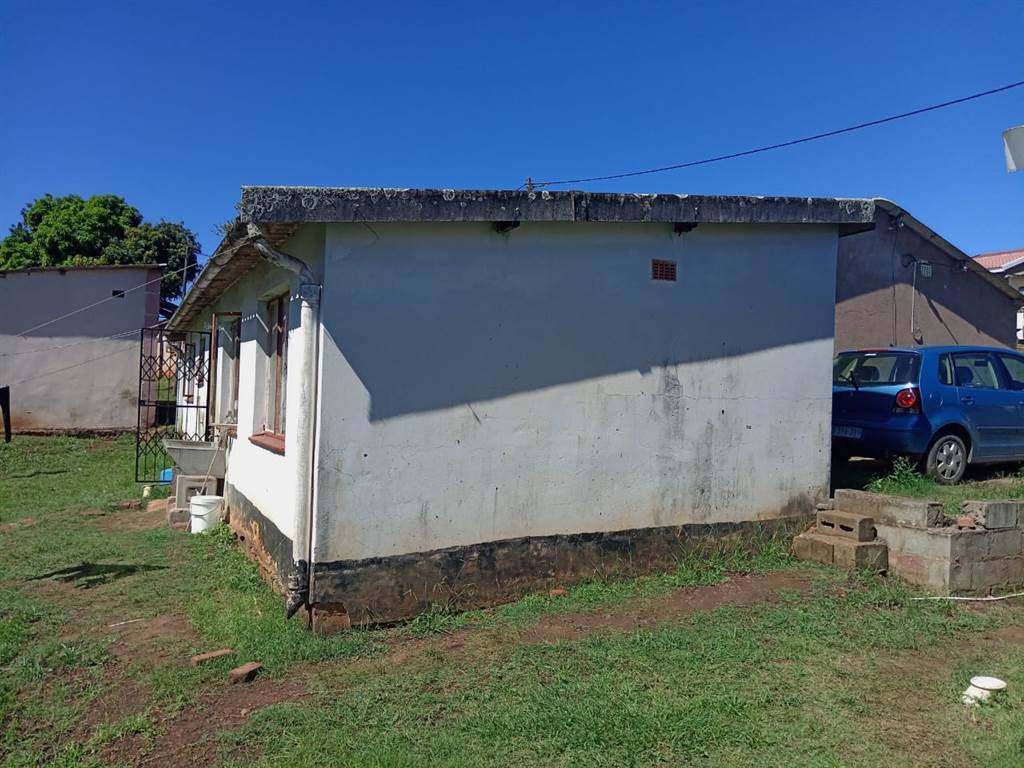 5 Bed House in KwaMashu photo number 8