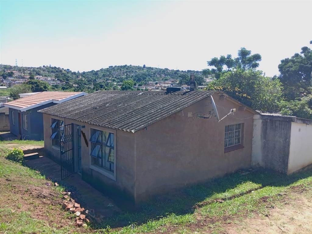 5 Bed House in KwaMashu photo number 9