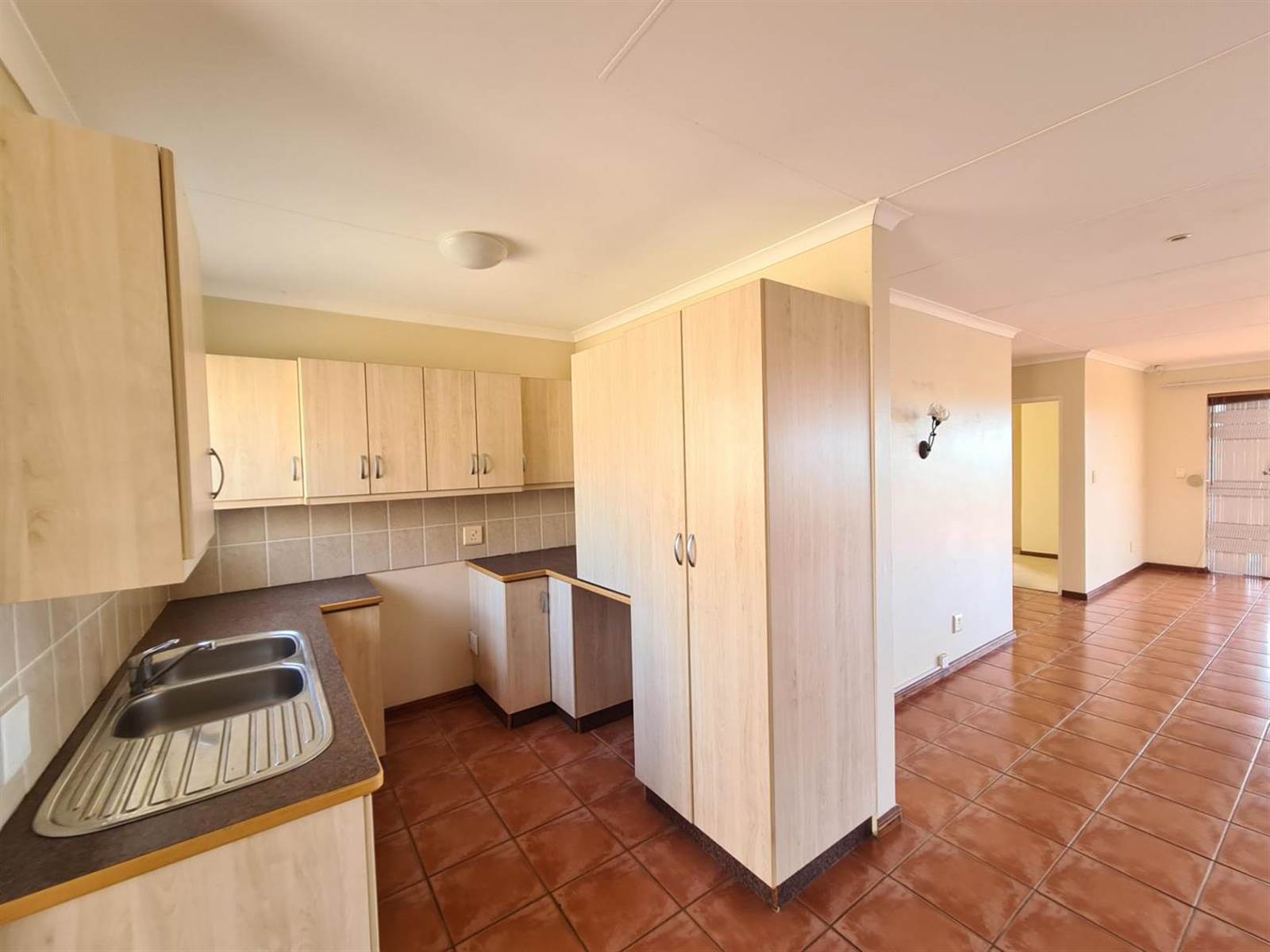 2 Bed House in Jeffreys Bay photo number 8