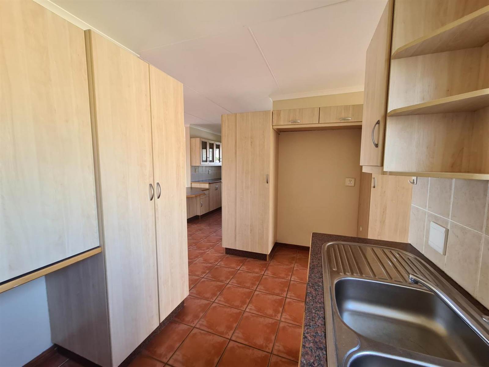 2 Bed House in Jeffreys Bay photo number 9