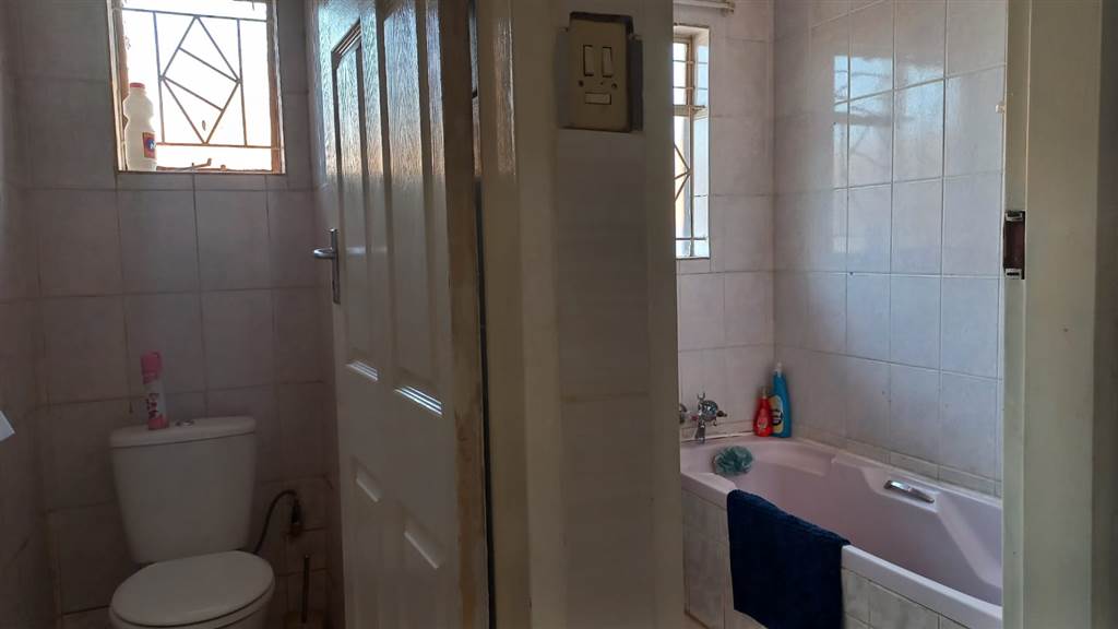 3 Bed House in Sebokeng Zone 14 photo number 13