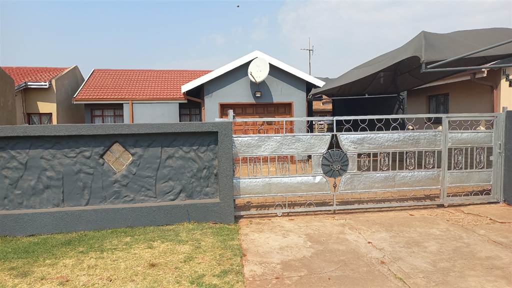3 Bed House in Sebokeng Zone 14 photo number 1