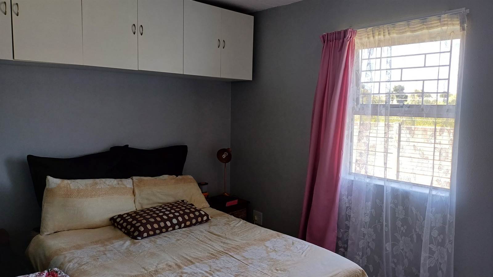 2 Bed Apartment in Vredekloof East photo number 12