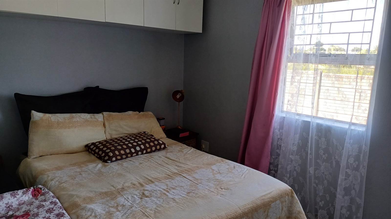2 Bed Apartment in Vredekloof East photo number 9