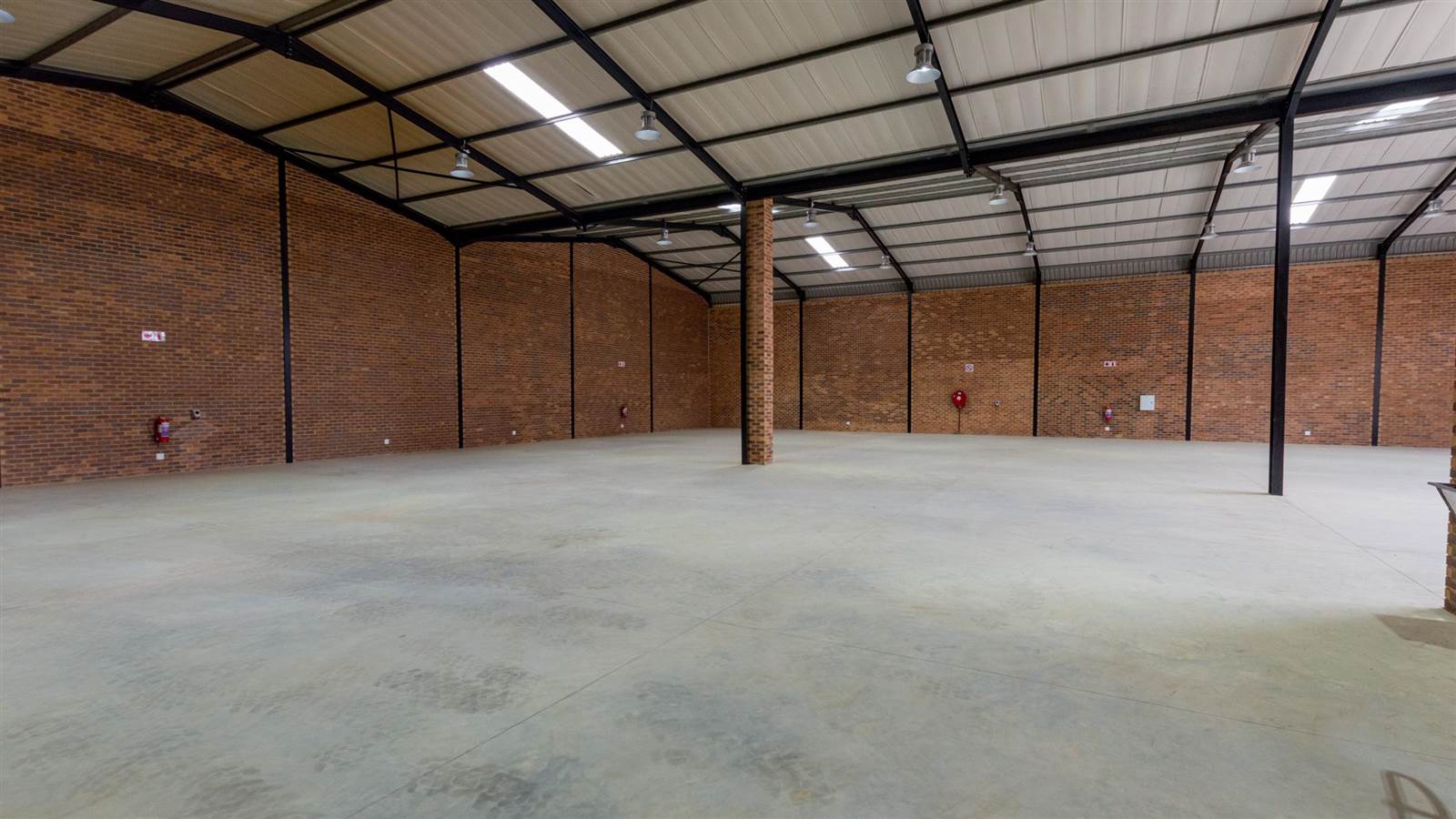 1050  m² Industrial space in Pomona photo number 8
