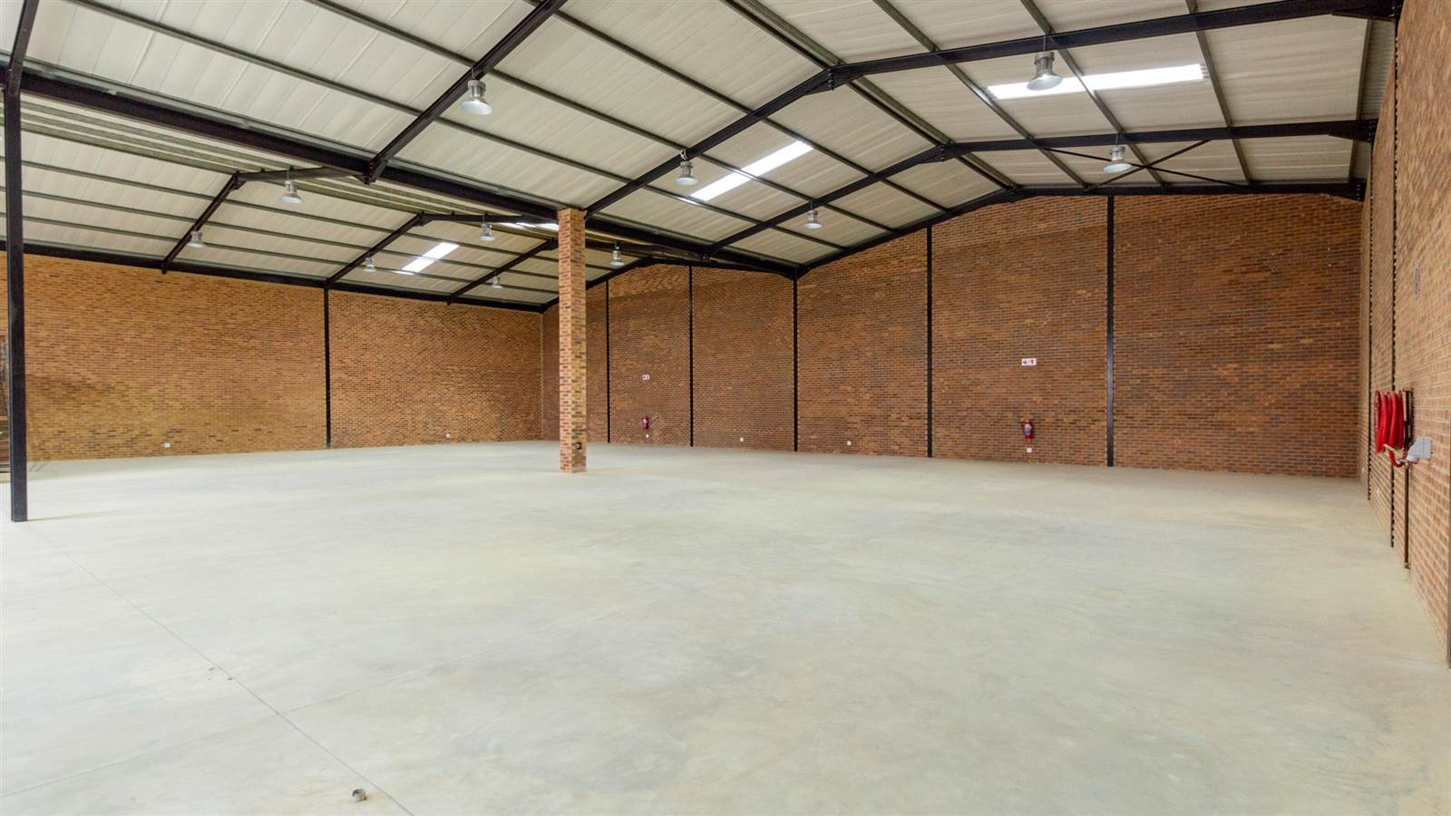 1050  m² Industrial space in Pomona photo number 6