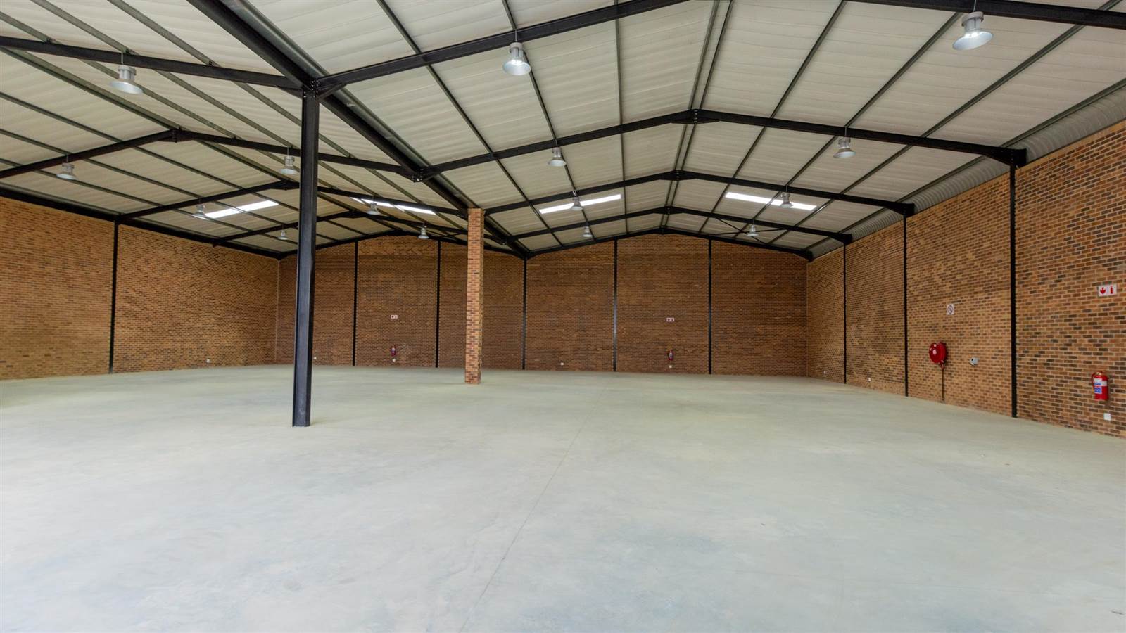 1050  m² Industrial space in Pomona photo number 5