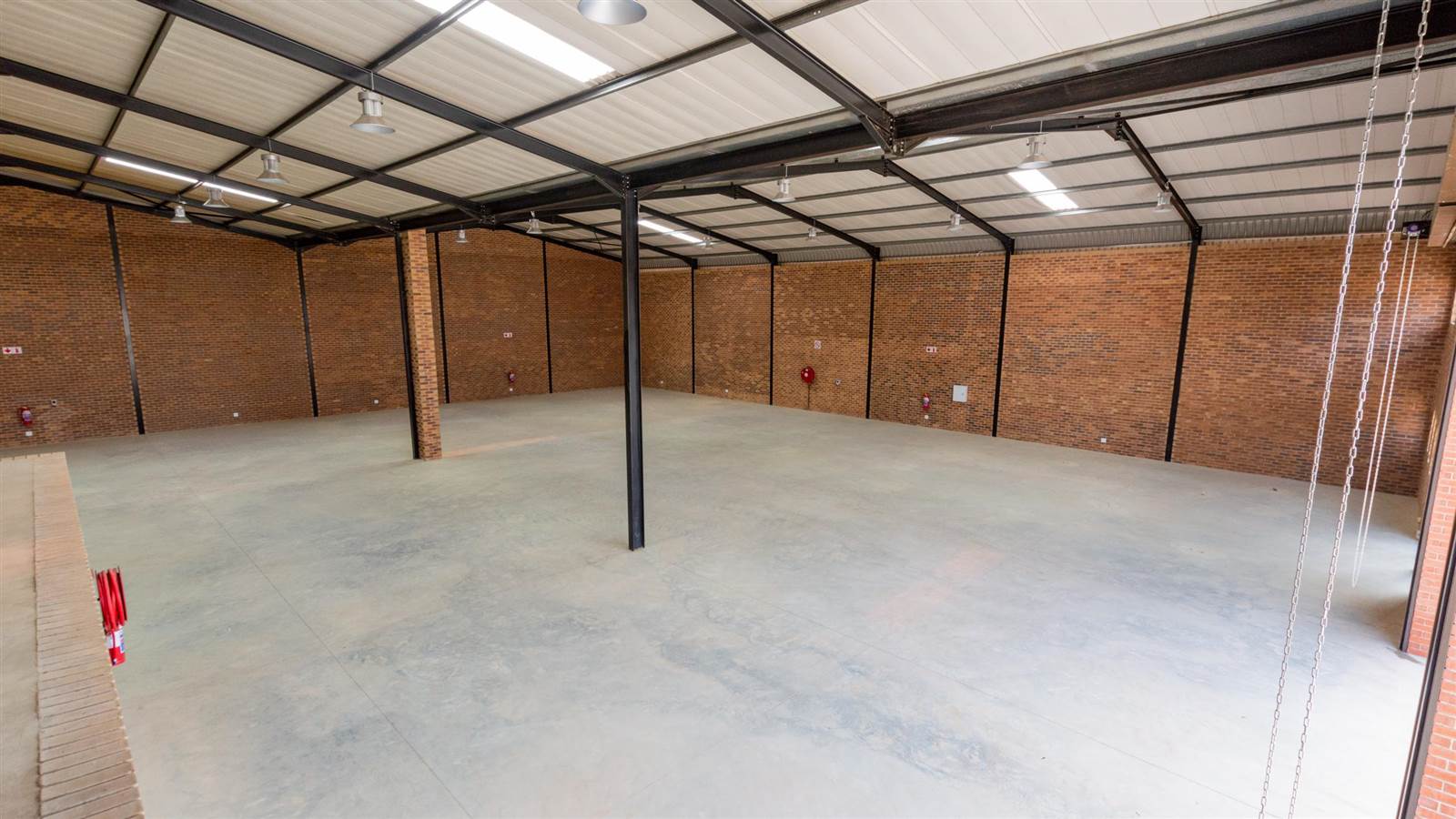 1050  m² Industrial space in Pomona photo number 12