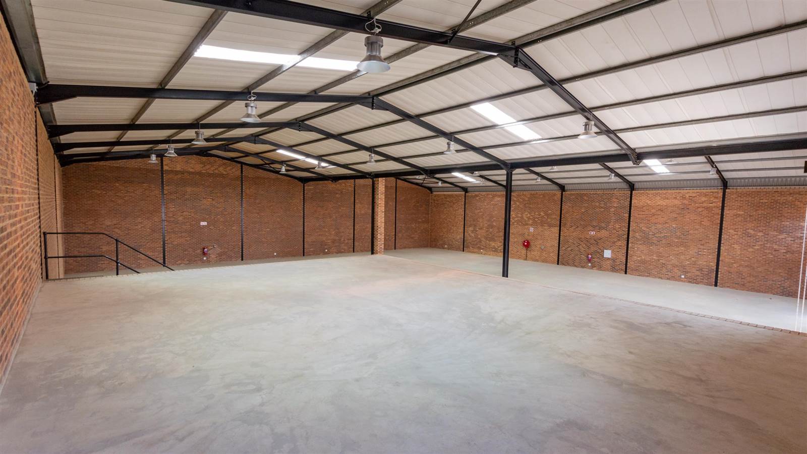 1050  m² Industrial space in Pomona photo number 9