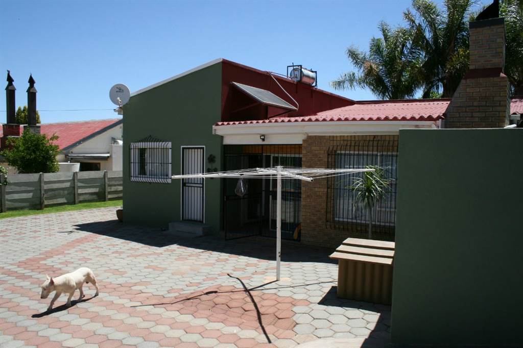 4 Bed House in Springbok photo number 4
