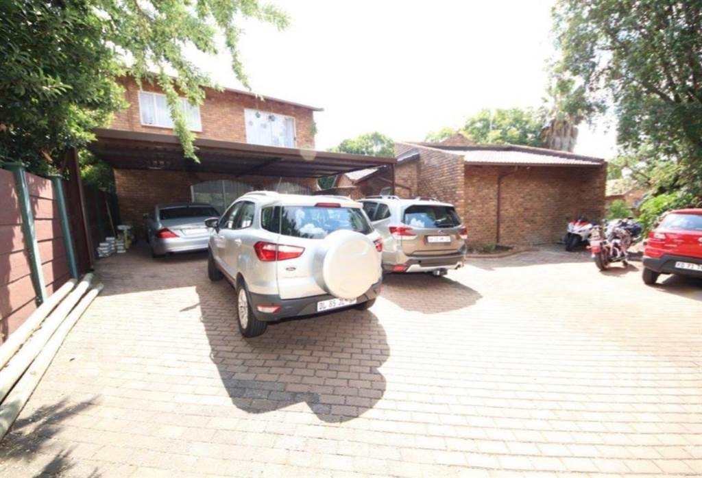 4 Bed House in Edenvale photo number 26