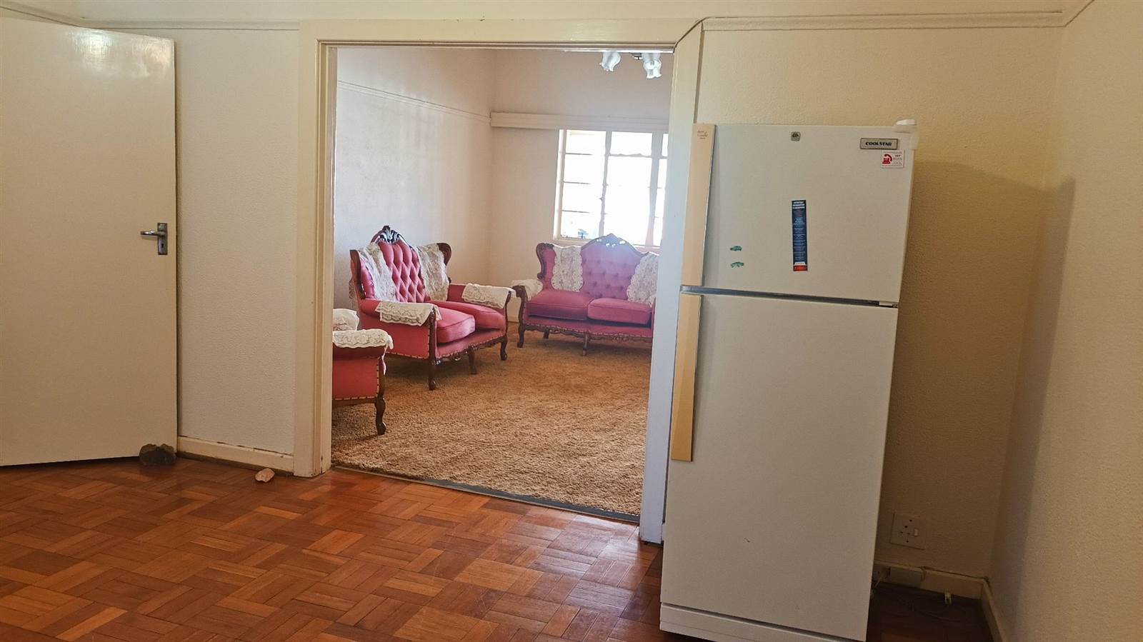 2 Bed Apartment in Port Elizabeth Central photo number 7