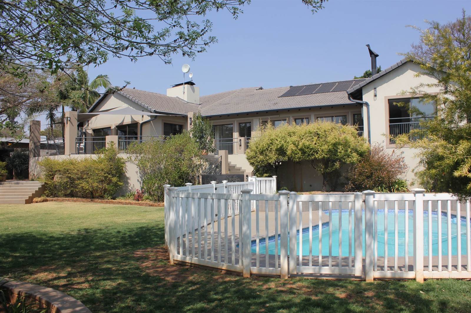 6 Bed House in Waterkloof Heights photo number 1