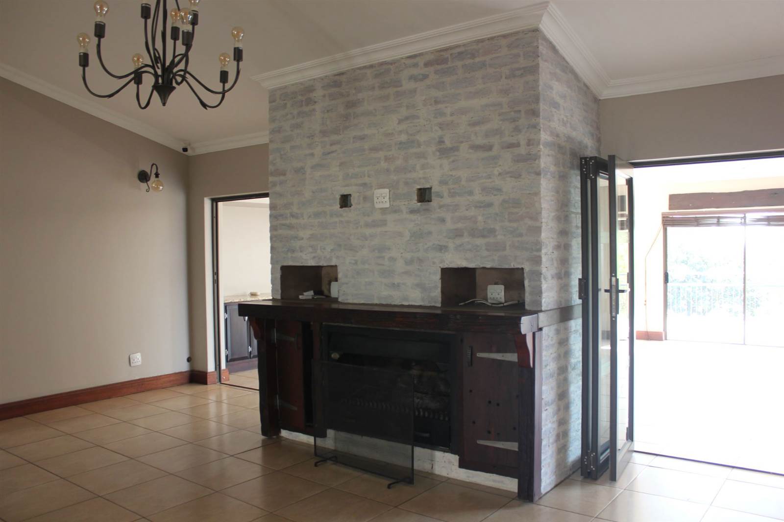 6 Bed House in Waterkloof Heights photo number 7