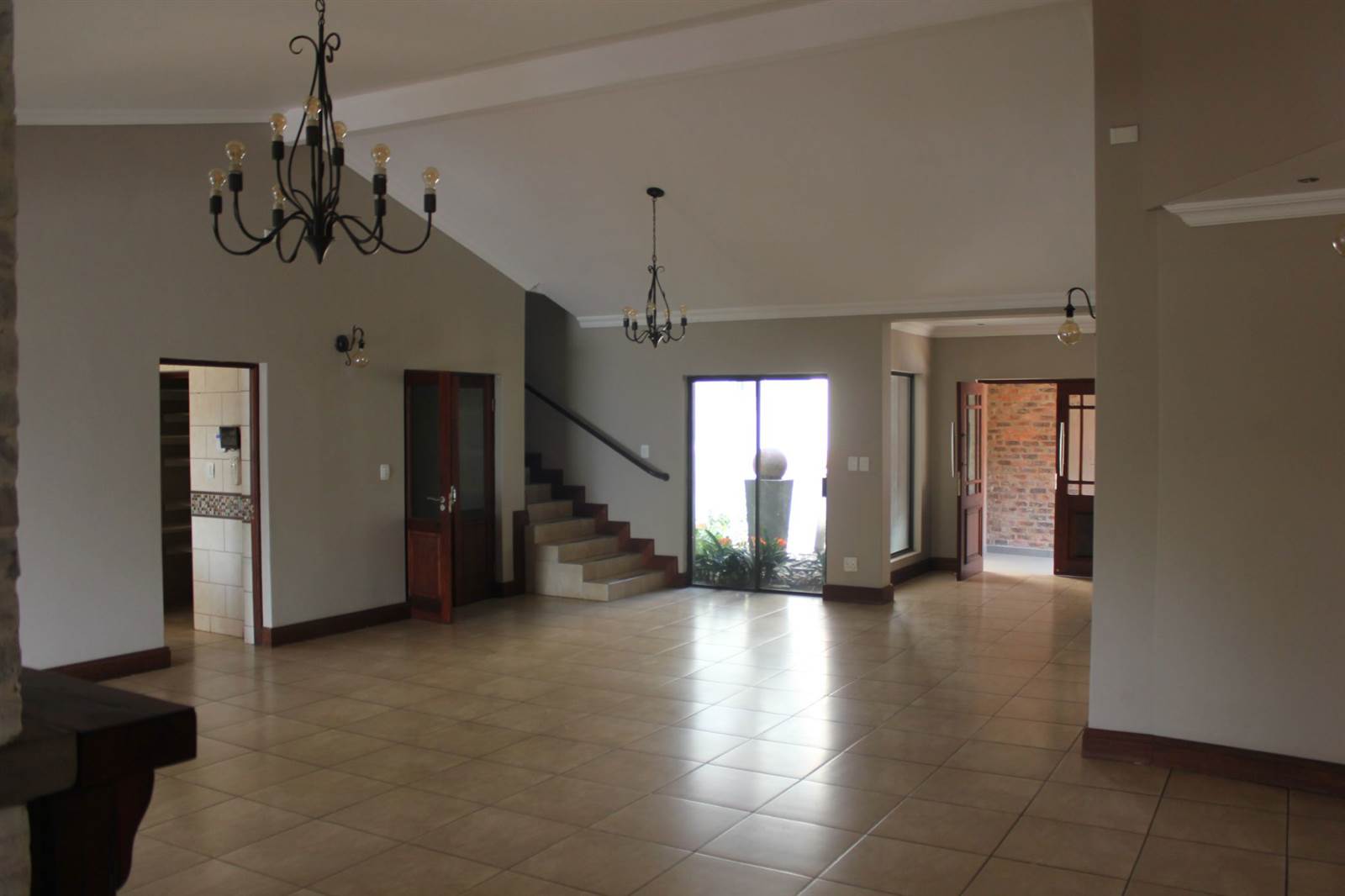 6 Bed House in Waterkloof Heights photo number 5