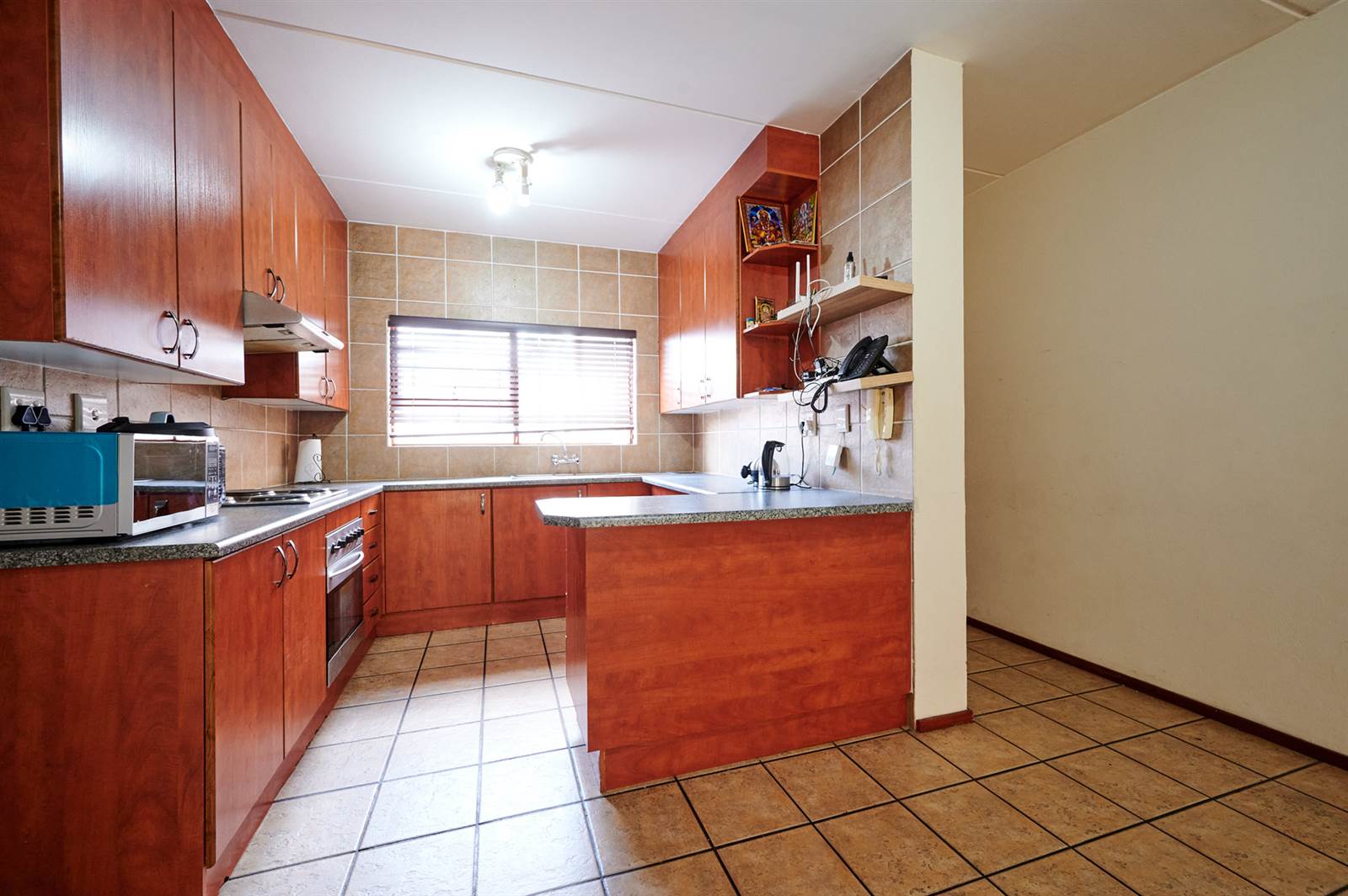 2 Bed Apartment in Sunninghill photo number 5