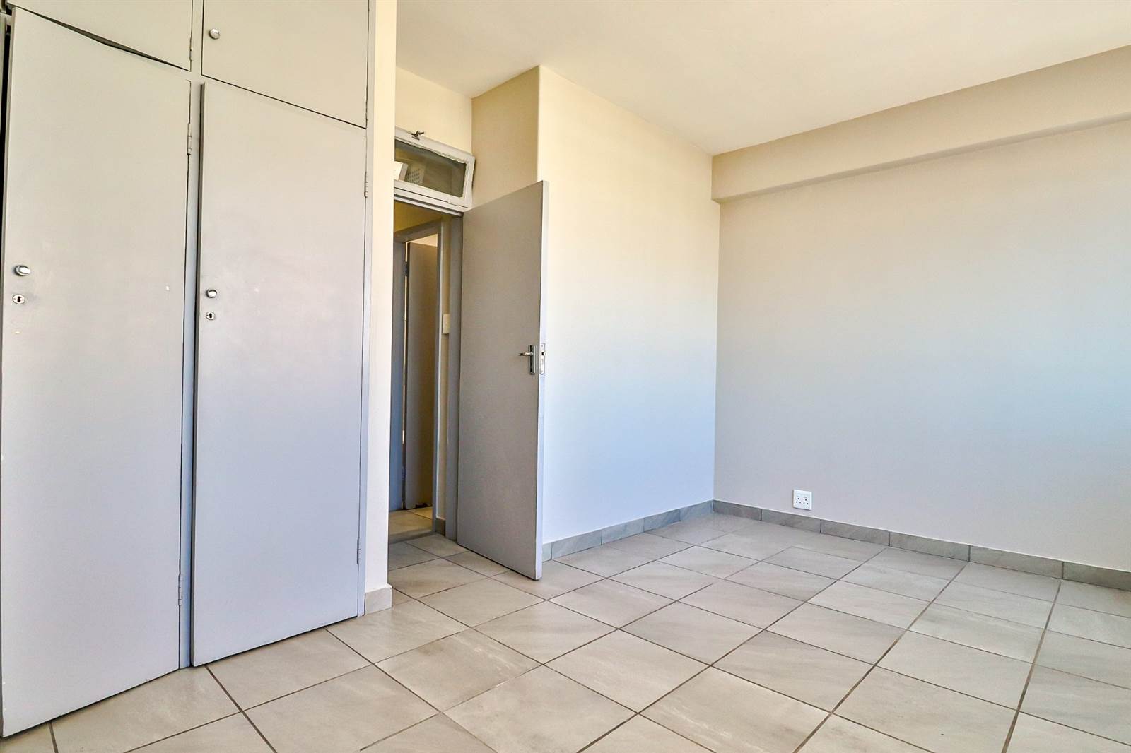 Studio Apartment in Johannesburg Central photo number 5