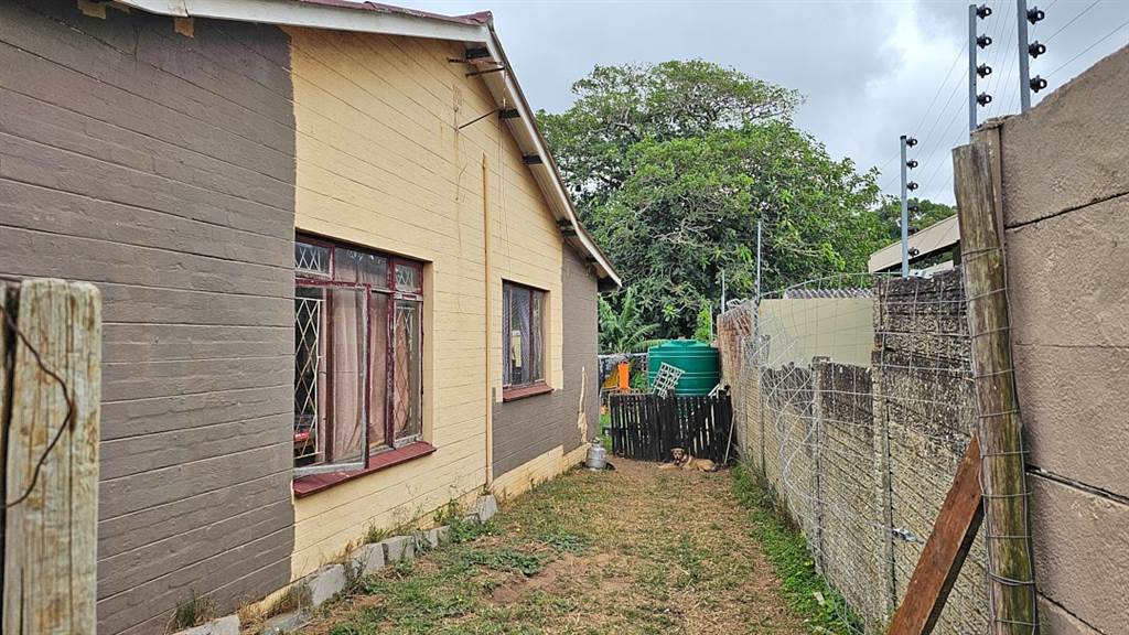 3 Bed House in Uvongo photo number 12