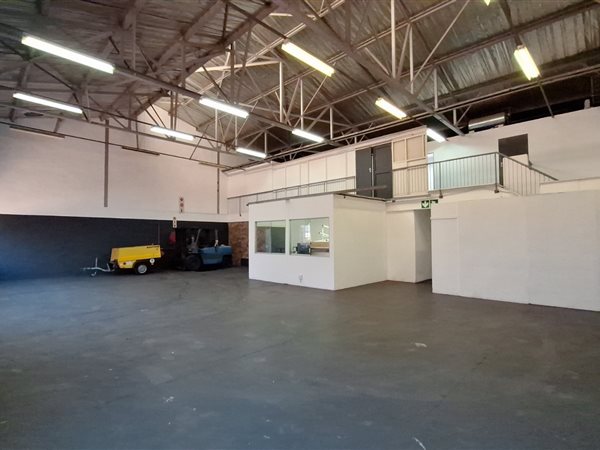 355  m² Industrial space