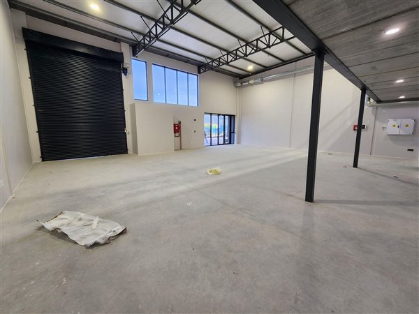 558  m² Commercial space