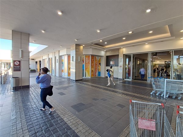 165  m² Retail Space