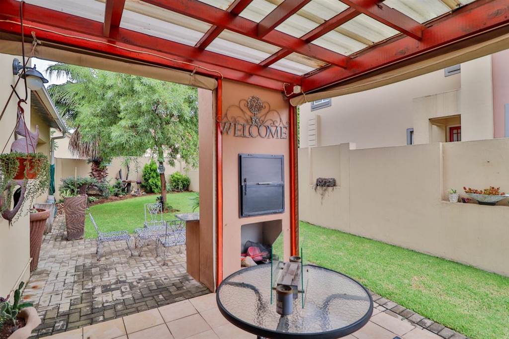 4 Bed House in Glen Marais photo number 25