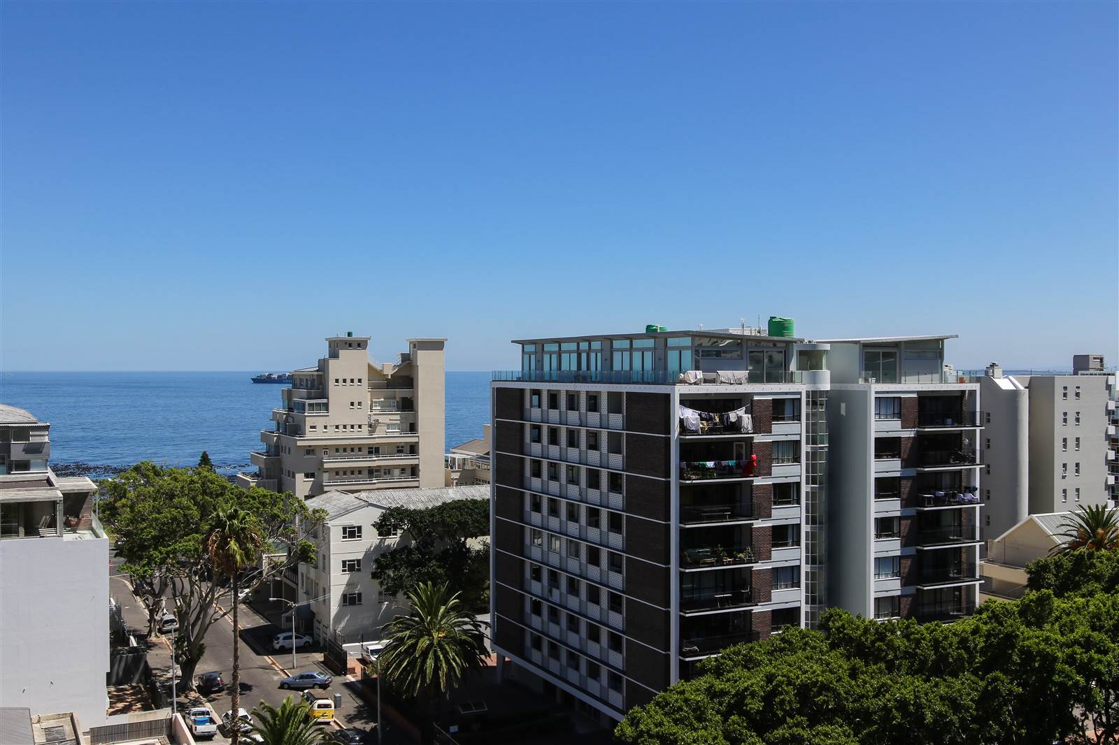 3 Bed Apartment in Sea Point photo number 9