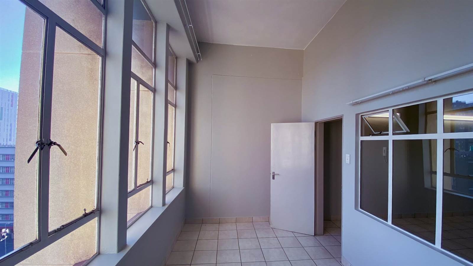 Bachelor apartment in City & Suburban (Maboneng) photo number 7