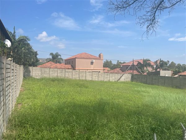 700 m² Land available in Safari Gardens