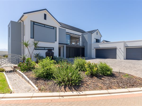 4 Bedroom House 4 Bedroom House