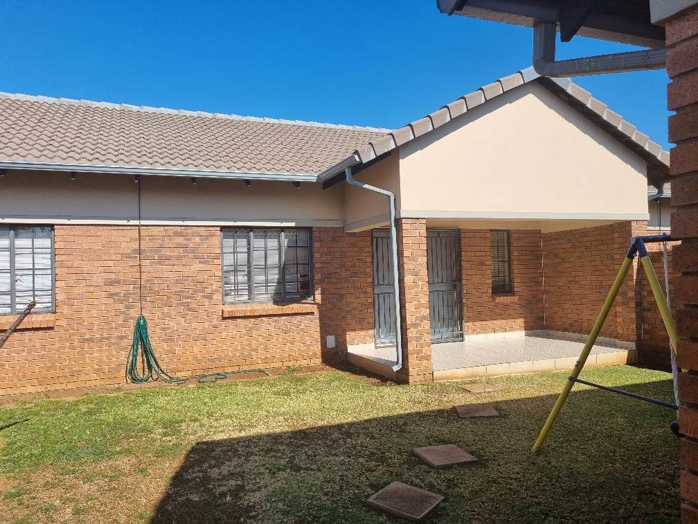 3 Bedroom Simplex 3 Bedroom Simplex