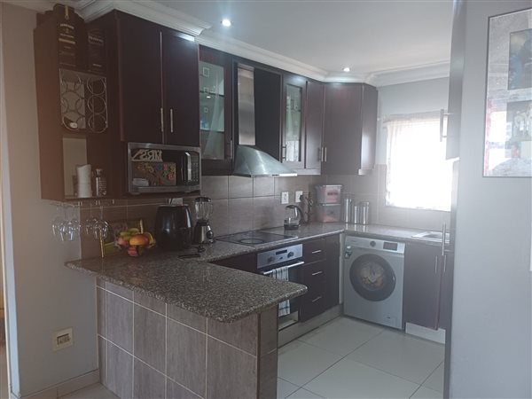 2 Bed Flat in Sea View