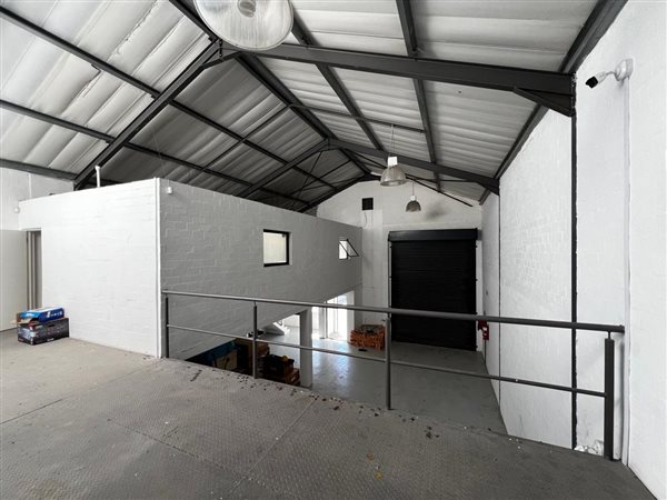 223  m² Industrial space