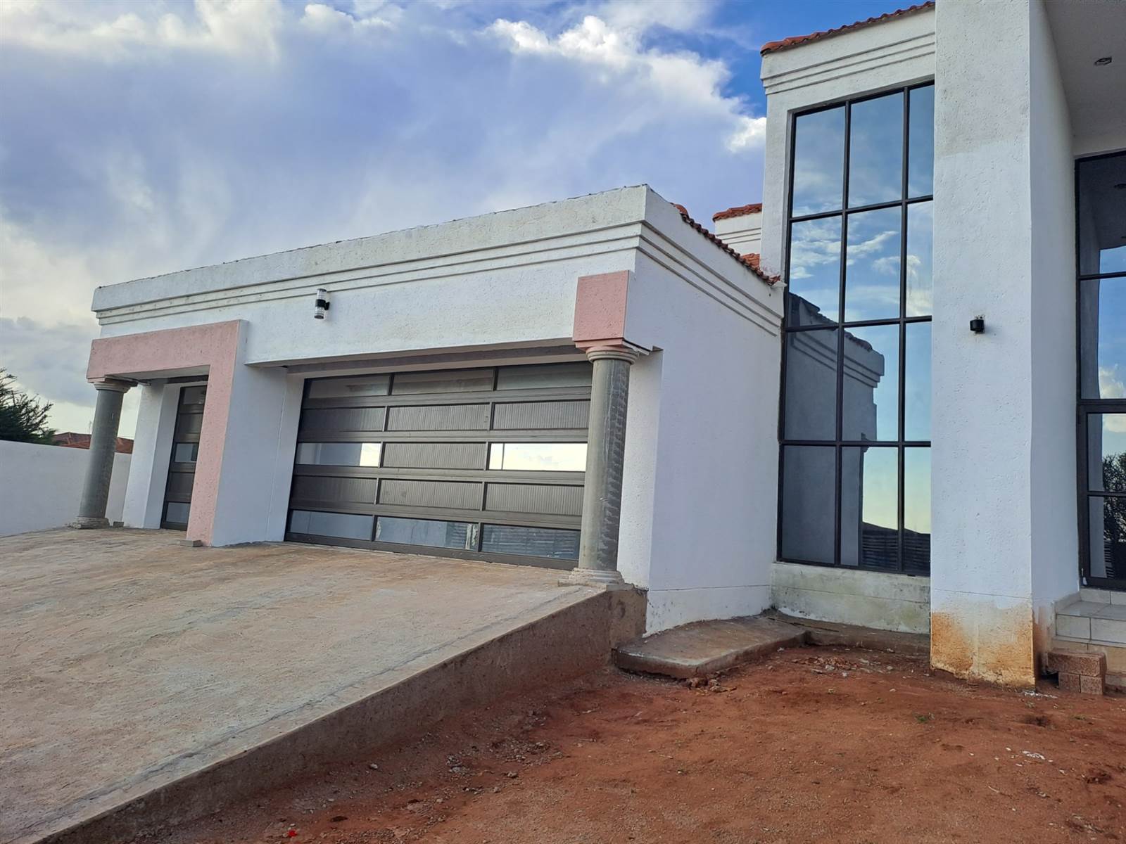 5 Bed House in Serala View photo number 1
