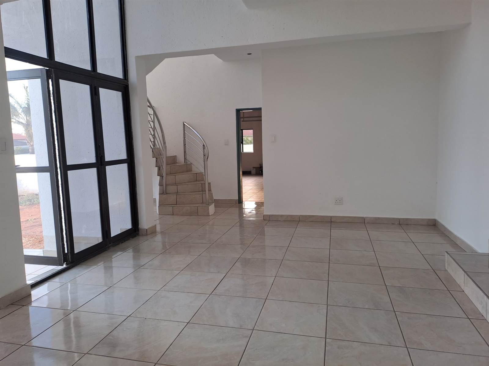 5 Bed House in Serala View photo number 5