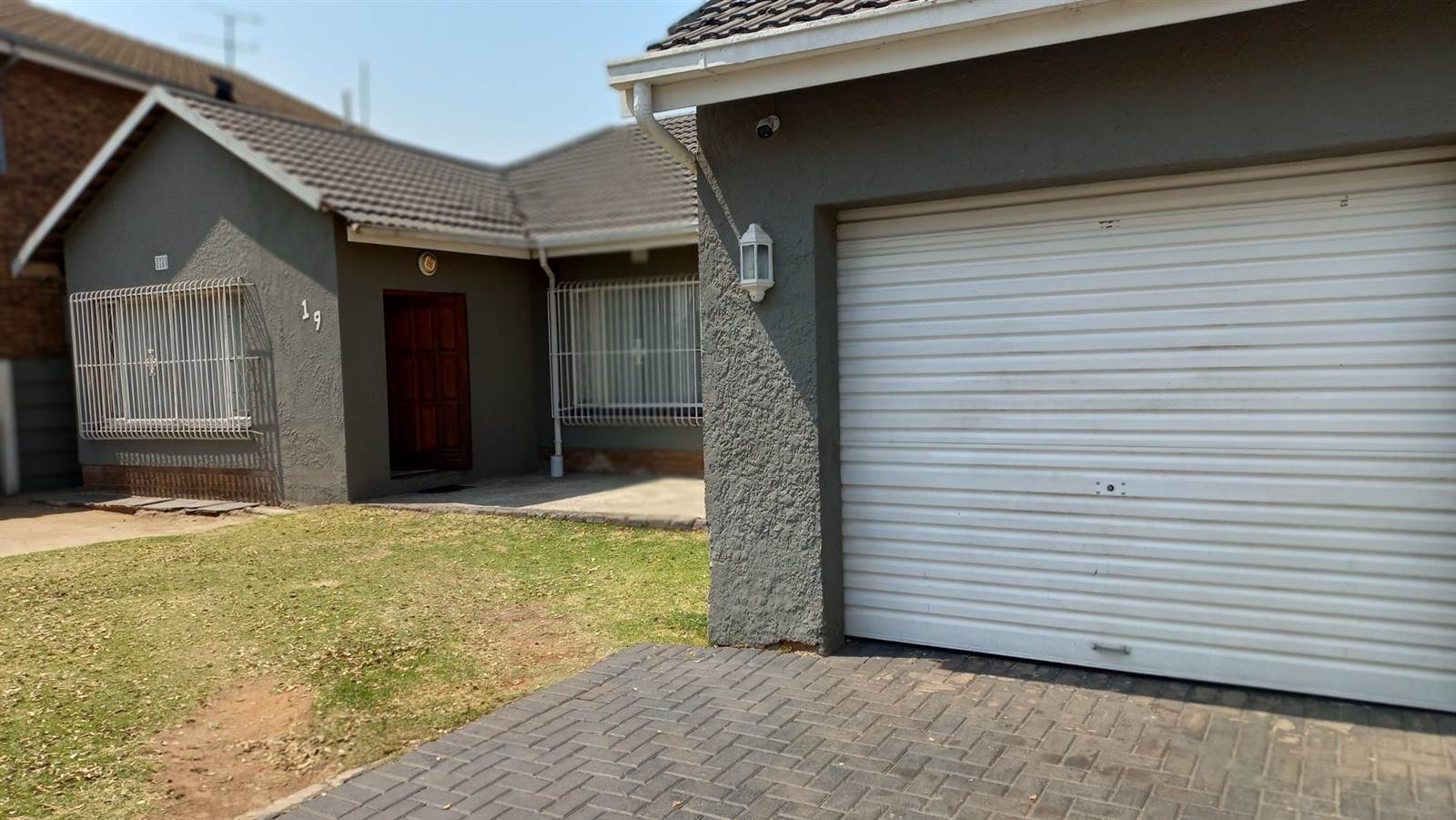 3 Bed House in Reiger Park photo number 4