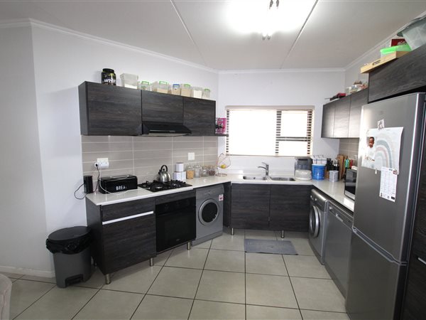3 Bed Apartment in Modderfontein