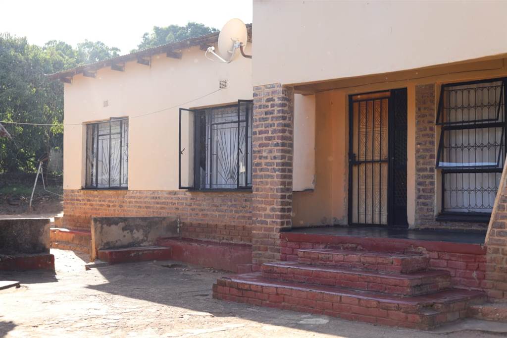 4 Bed House in Tzaneen photo number 5