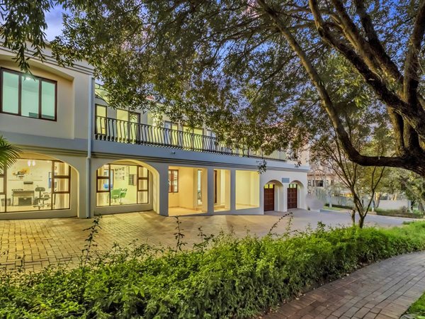5 Bedroom House 5 Bedroom House