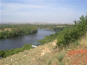 630 m² Land available in Vaaloewer