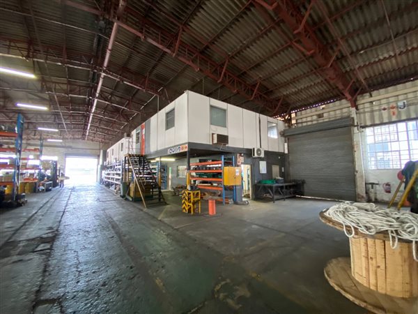 2 300 m² Industrial space 2 300 m² Industrial space