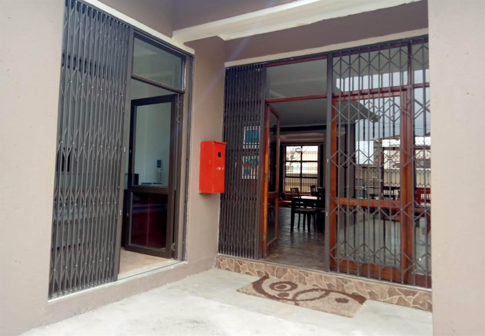 3 Bed House in Rustenburg Rural photo number 4