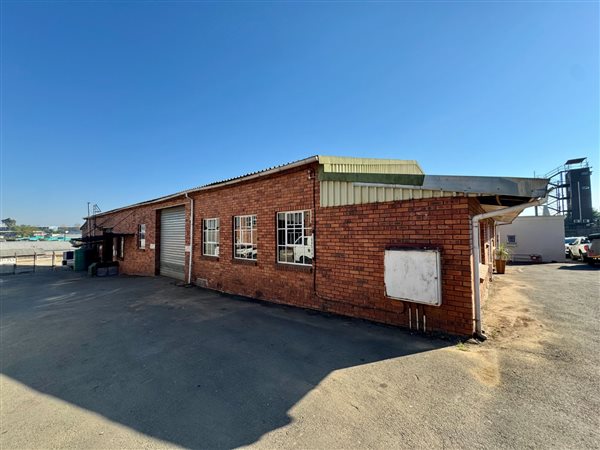 320  m² Commercial space