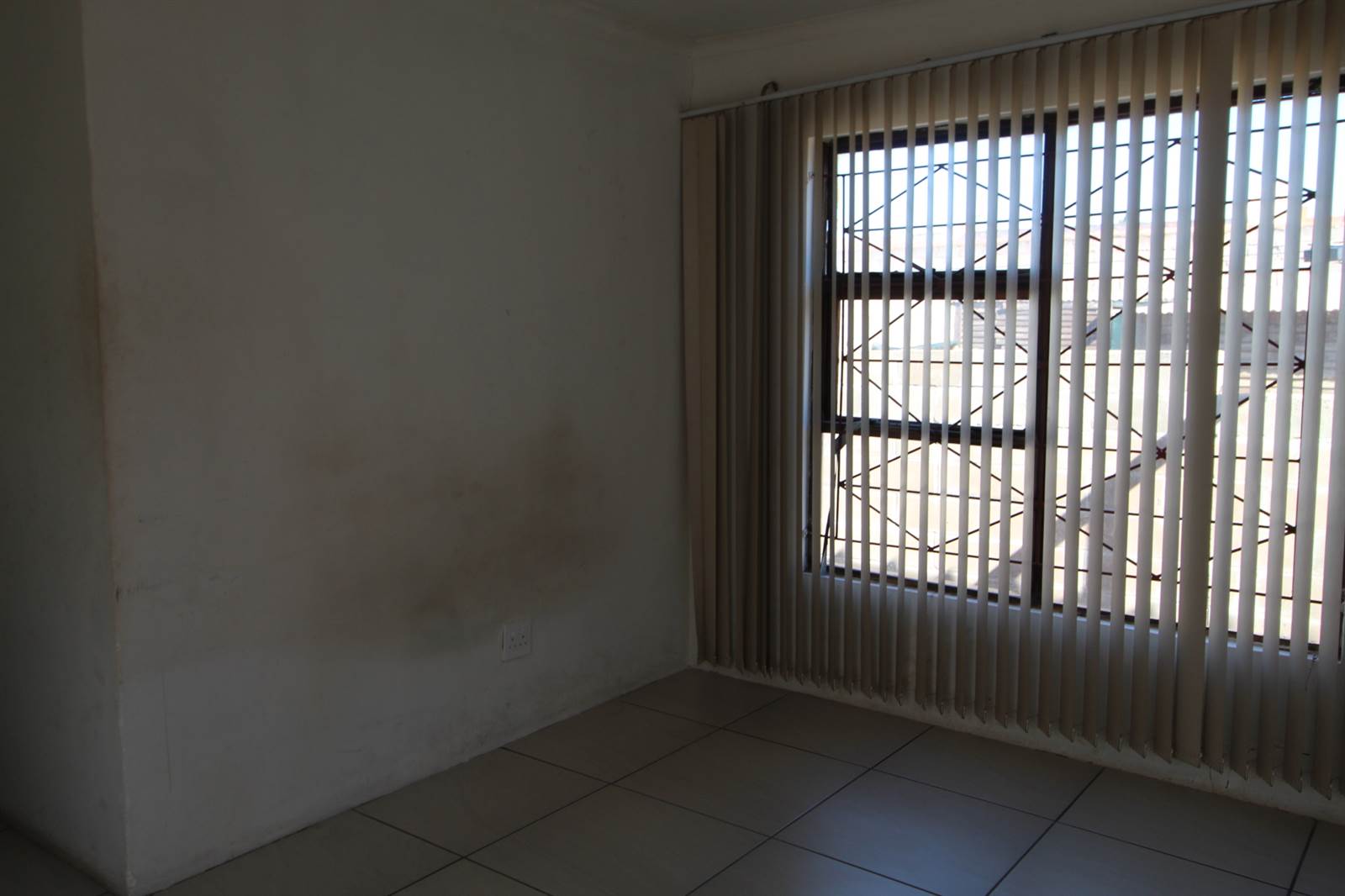 2 Bed House in Louwville photo number 12