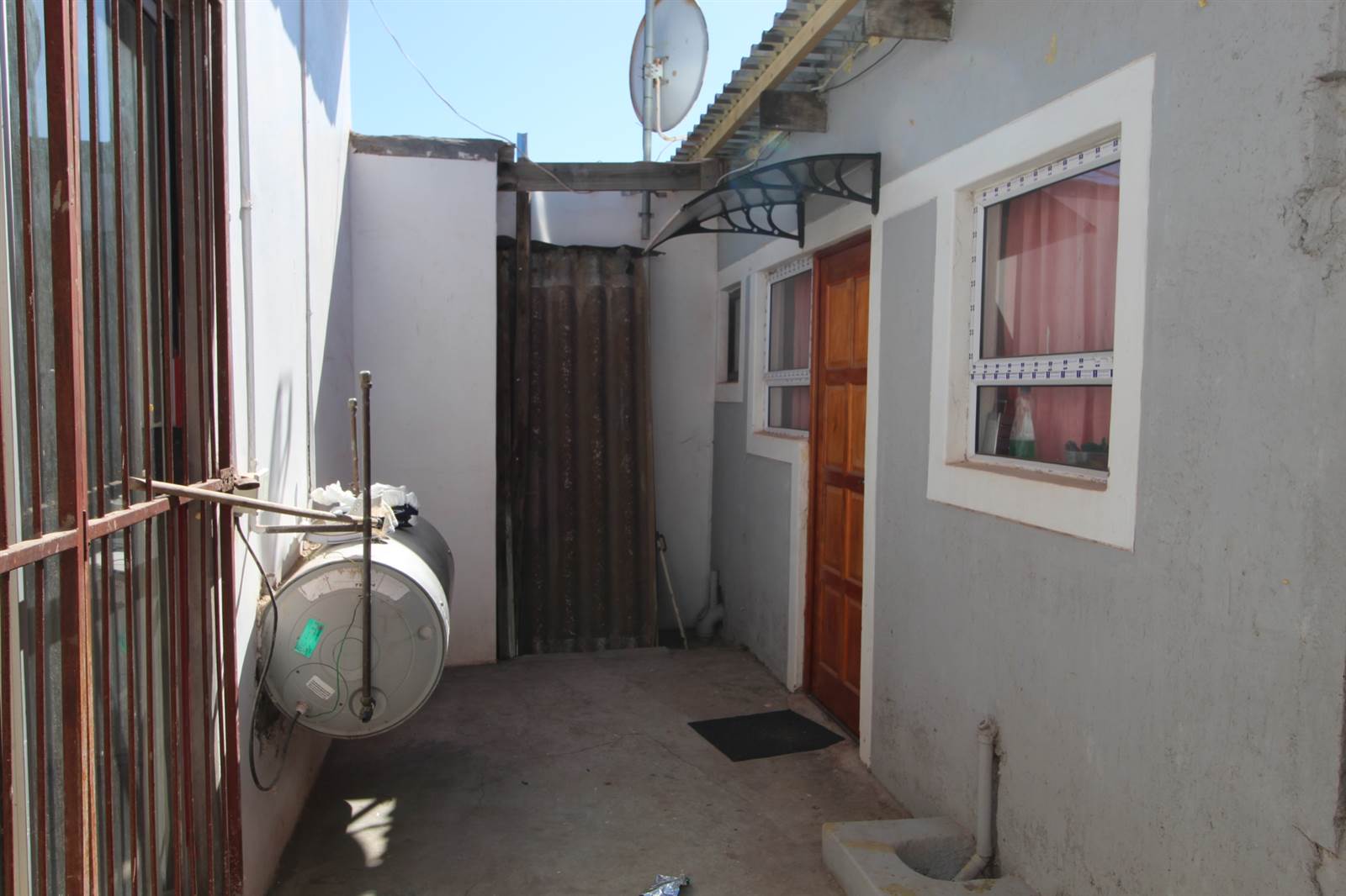 2 Bed House in Louwville photo number 25