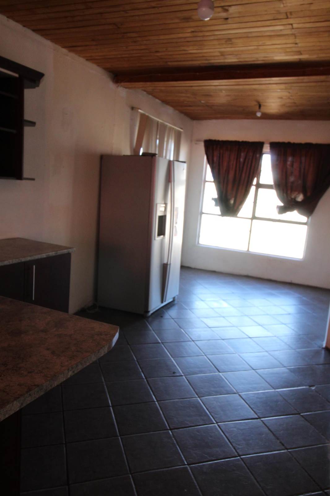 2 Bed House in Louwville photo number 5